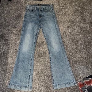 • 7 For All Mankind •